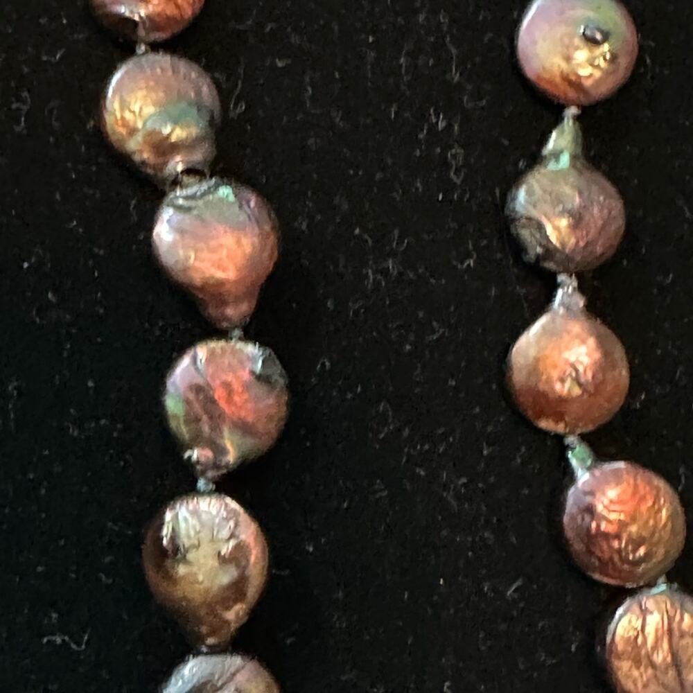 Purple shell like necklace - irradecent - Picture 4 of 7
